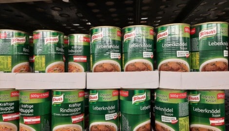 Für den Fall der Fälle gut ausgerüstet: Dosensuppe hält sich lang und kann mit einfachsten ...