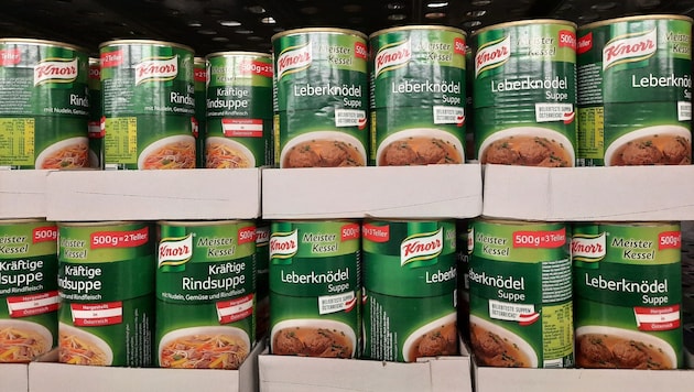 Für den Fall der Fälle gut ausgerüstet: Dosensuppe hält sich lang und kann mit einfachsten ...