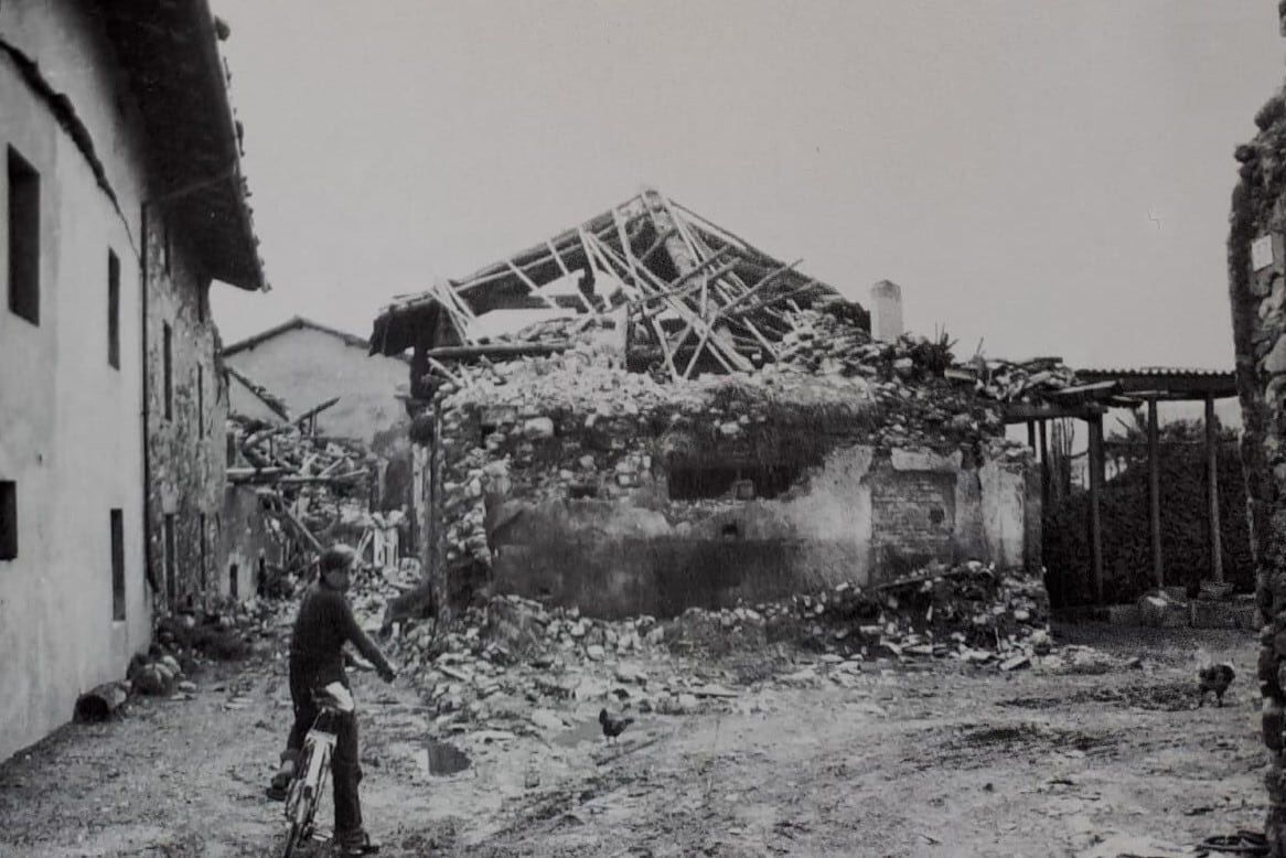 Schutt und Trümmer: Es galt, Verwundete zu versorgen, Überlebende zu finden.