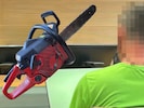 Nach dem Ehe-Aus griff ein 53-Jähriger zur Motorsäge und musste deshalb nun vor Gericht Platz ...