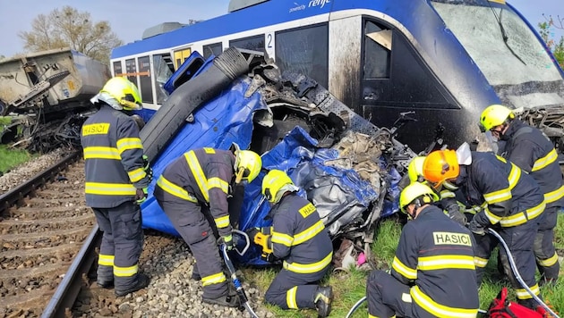 Bei einem Zugunglück in der Slowakei ist ein Mann ums Leben gekommen. 21 weitere Menschen wurden ...