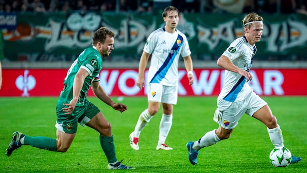 17. April 2025: Gulliksen (re.) beendete den Europacup-Traum von Seidl & Co., traf in Hütteldorf ...