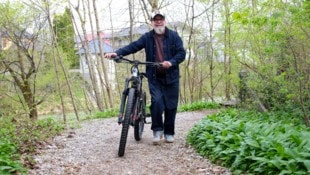Rainer Candido beim Radweg an der Königssee-Arche, der direkt nach Bayern führt...