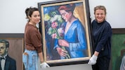 Silvia Arce, Kunst- begleiterin aus Tübingen, und Brigitte Reutner- Doneus, die Kuratorin im ...