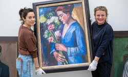 Silvia Arce, Kunst- begleiterin aus Tübingen, und Brigitte Reutner- Doneus, die Kuratorin im ...