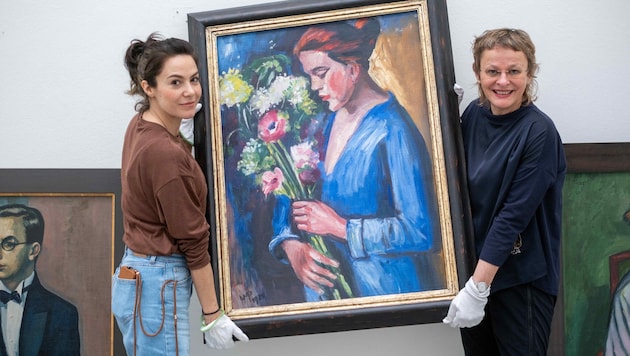 Silvia Arce, Kunst- begleiterin aus Tübingen, und Brigitte Reutner- Doneus, die Kuratorin im ...