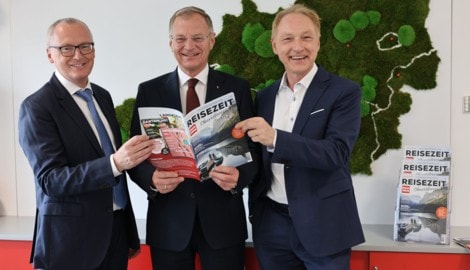 Reisezeit-Magazin Oberösterreich: Der geschäftsführende „Krone“-Chefredakteur Klaus Herrmann, LH ...