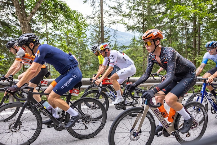 Benjamin Karl im weißen Dress ist beim NRM am Start.