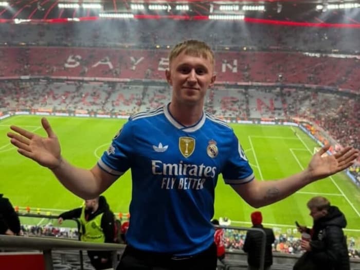 Dennis trug im Sektor gefühlt als Einziger ein Trikot von Real Madrid.