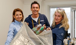 Roland Kurz mit seiner Gattin Kerstin (l.) und Mitarbeiterin Rosi Schiefauer musste auf die ...