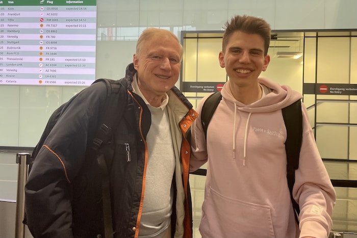 Aaron Gruen mit „Krone“-Mitarbeiter Olaf Brockmann