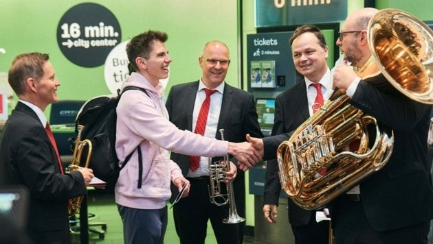 Aaron Gruen und die Abordnung der Wiener Symphoniker