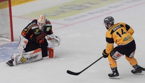 Nico Wieser zeigt im Tor der 99ers bärenstarke Leistungen.
