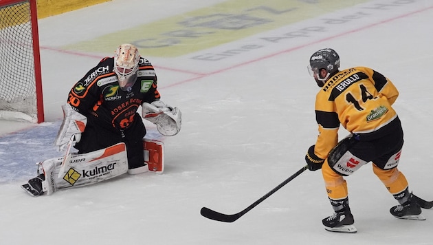 Nico Wieser zeigt im Tor der 99ers bärenstarke Leistungen.