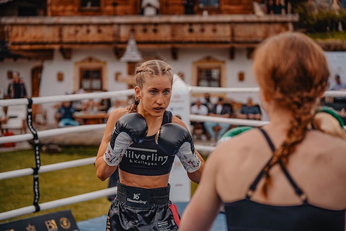Elisa Frey bei ihrem Sieg beim Kampf um die deutsche Meisterschaft, der beim Stanglwirt ...