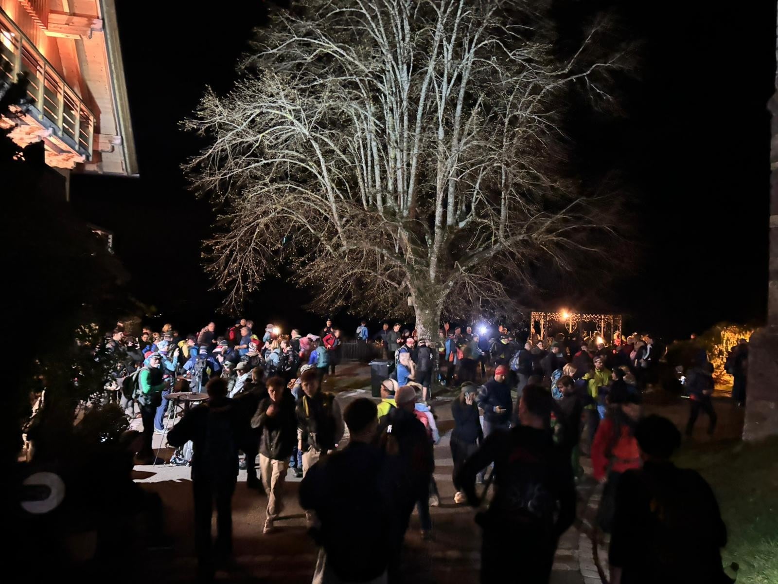 Die Pilger vor dem Beginn der Wallfahrt auf dem Magdalensberg.