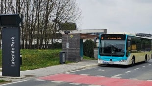 Die Haltestelle Lakeside bietet Bikes, E-Cars und eine Paketstation.