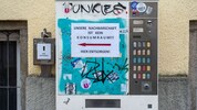 Verzweifelte Anrainer in der Schillerstraße fordern eine Verlegung des Spritzenautomaten. 