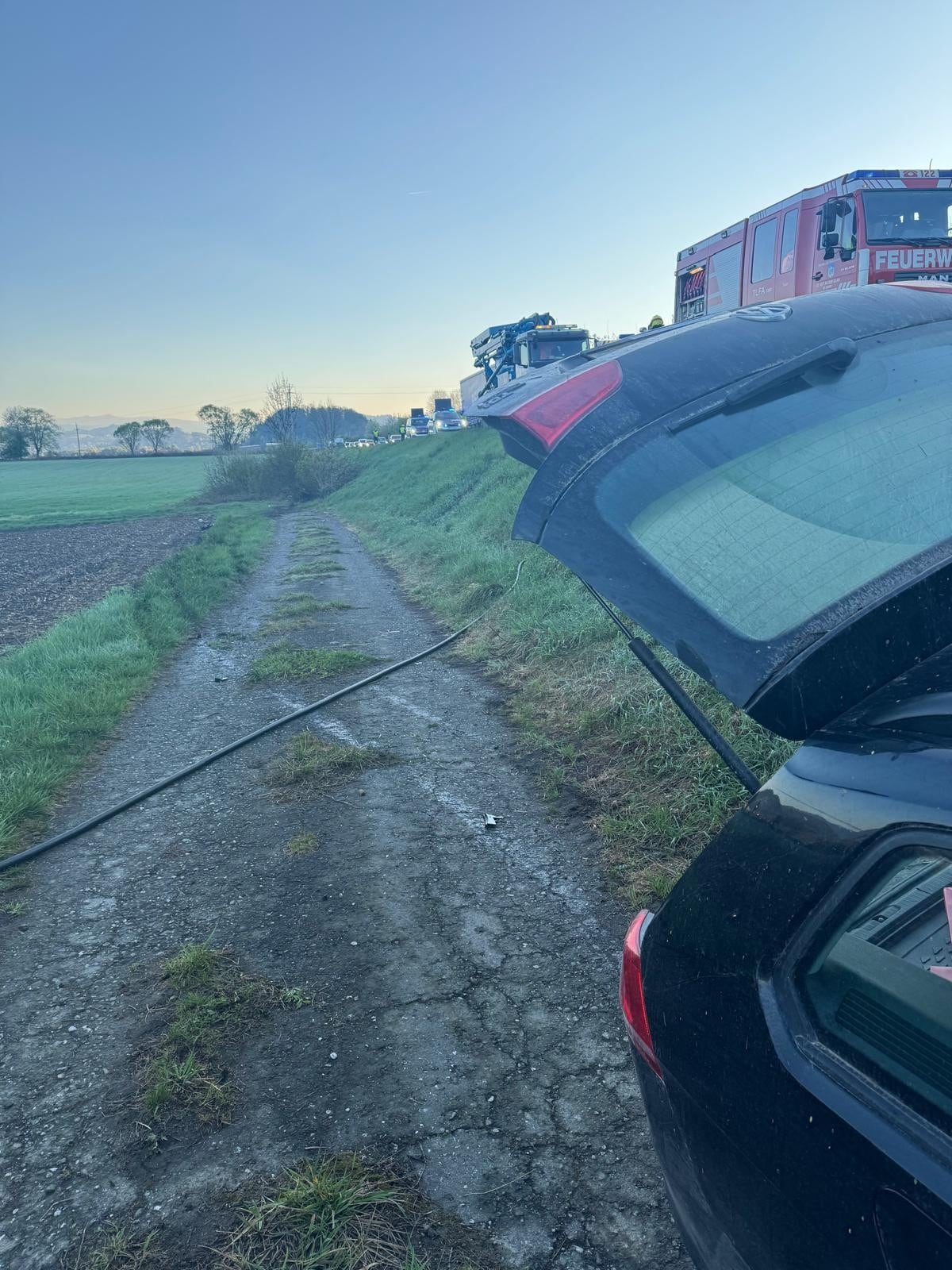 Von der Schnellstraße war ein Auto abgekommen.