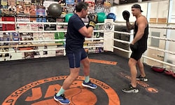 „Krone-Vorturner“ Philipp Jelinek beim Boxtraining mit Ex-Profi-Boxer Hermann Bendl vom Jabclub.