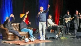 Fritz Strobl griff zum Mikrofon, Andi Herzog und Toni Polster waren begeistert.