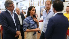Herzogin Meghan und Prinz Harry im Gespräch mit  Elon Zizerb