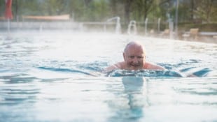 Um 7 Uhr drehte Vizebürgermeister Florian Kreibich seine ersten Runden im AYA-Bad.