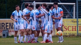 Rüstü Erdogan (2. von links) und Bischofshofen hatten zuletzt einiges zu jubeln.