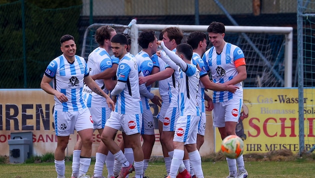 Rüstü Erdogan (2. von links) und Bischofshofen hatten zuletzt einiges zu jubeln.