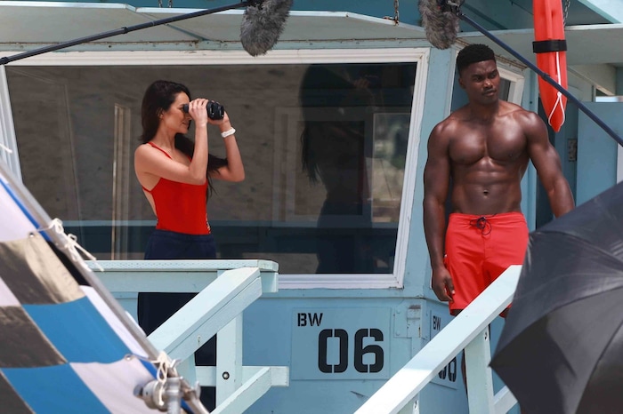 Bei diesen Muskeln schaut auch Shay Mitchell gerne genauer hin.