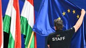 In Budapest wird unter Magyar wieder die Europafahne aufgestellt.