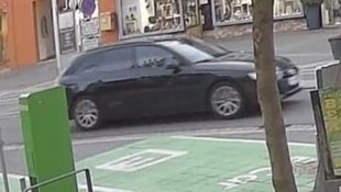Die Polizei veröffentlichte Bilder, die den Tatwagen zeigen.