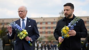 Wolodymyr Selenskyj und König Carl XVI. Gustaf gedenken auf dem Militärfriedhof Lychakiv in Lwiw ...