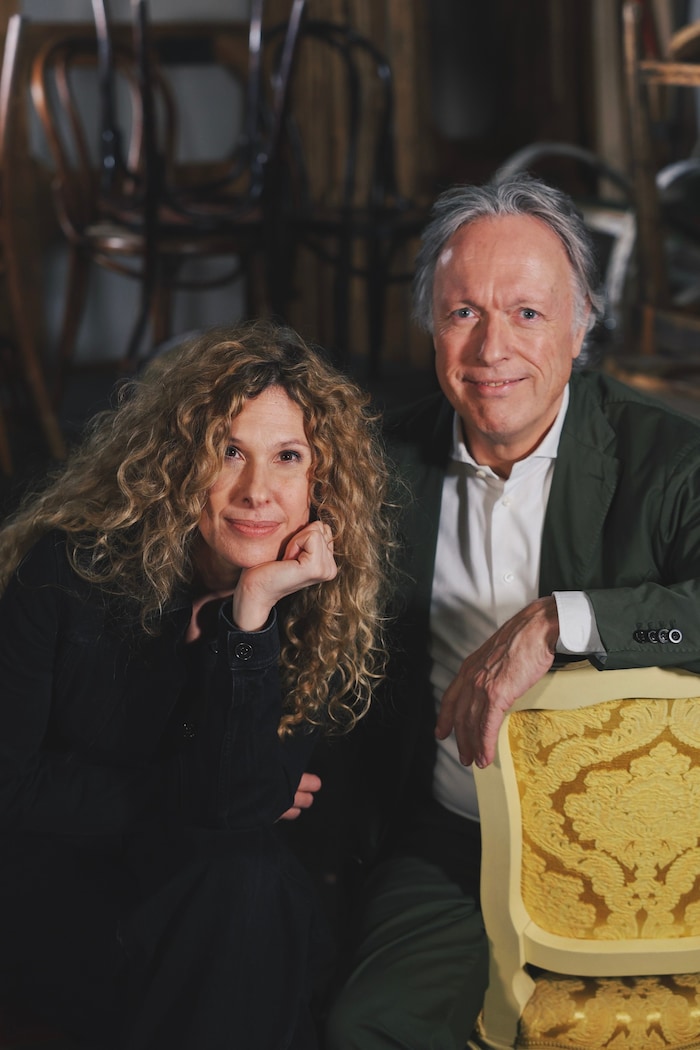 Lotte de Beer und der kaufmännische Geschäftsführer der Wiener Volksoper Christoph Ladstätter.