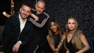 Naomi Campbell kurz vor ihrem DJane-Auftritt mit Gastgeberin Katarina Kaltenegger Gery Keszler ...