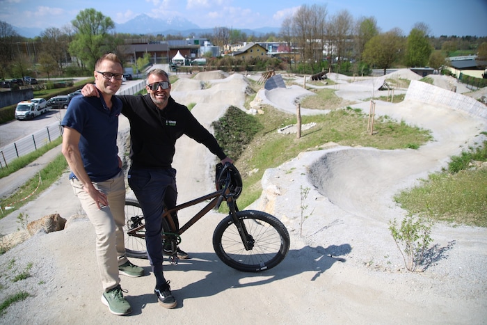 Stefan Probst (r.) und Karl Rößlhuber freuen sich auf die offizielle Eröffnung des Bikeparks in ...