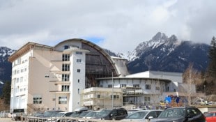 Der Verletzte wurde ins Krankenhaus Reutte eingeliefert.