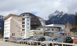 Der Verletzte wurde ins Krankenhaus Reutte eingeliefert.