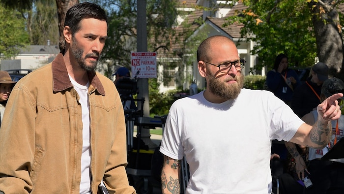 Keanu Reeves mit Co-Star Jonah Hill (re.), der auch das Drehbuch schieb, Regie führte und ...