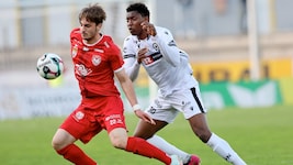 KSV-Stürmer Bleron Krasniqi (links, mit Bregenz-Verteidiger Saidu Bangura) glänzte mit einem ...