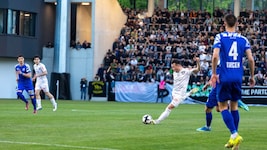 Das neue Sportclub-Stadion wurde eröffnet, 5600 Zuschauer sorgten für ein ausverkauftes Haus.