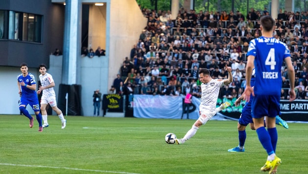 Das neue Sportclub-Stadion wurde eröffnet, 5600 Zuschauer sorgten für ein ausverkauftes Haus.