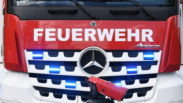 Die Feuerwehr rückte in der Nacht zu einem Brand in Leopoldskron aus (Symbolbild).