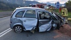 Der Lenker konnte das Auto nach dem Unfall selbst verlassen.