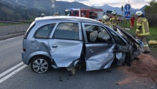Der Lenker konnte das Auto nach dem Unfall selbst verlassen.