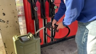 Super-Benzin und Diesel sind noch immer deutlich teurer als vor dem Iran-Krieg.