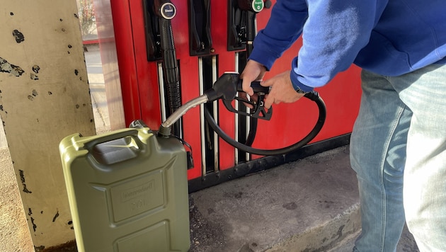 Super-Benzin und Diesel sind noch immer deutlich teurer als vor dem Iran-Krieg.