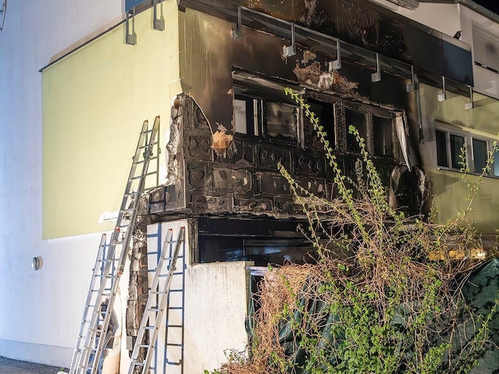 Das Gebäude wurde schwer beschädigt.