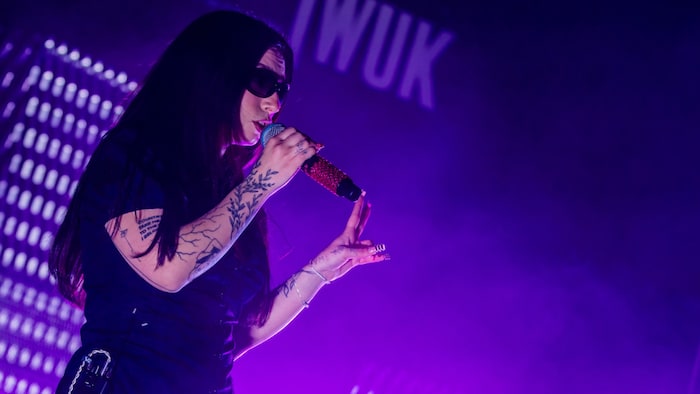 Mit Ansagen wie „Meine Chefin soll sich fi**en“ legte sie gleich mal im WUK los.