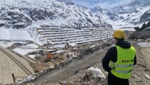 Blick in den gigantischen, aber noch leeren Speicher Kühtai.